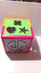 Кубик сортер Battat Lite Умный куб 12 форм 